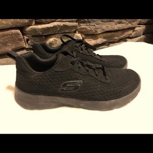 Sketchers Tennis Shoe